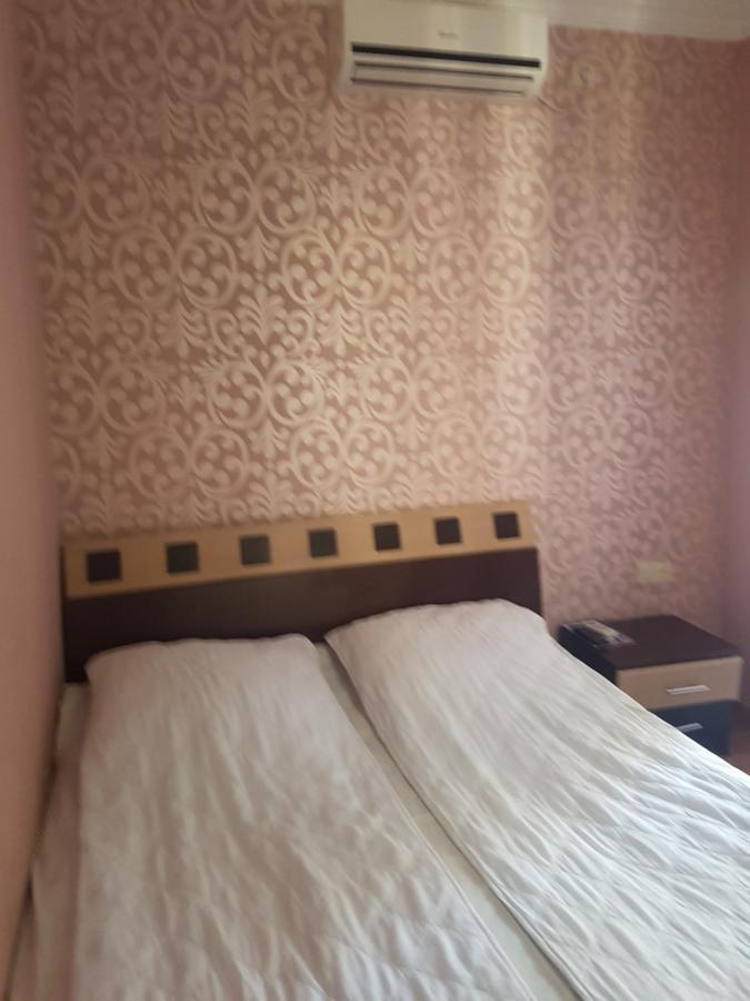 Guest House 2 Floor バトゥーミ エクステリア 写真