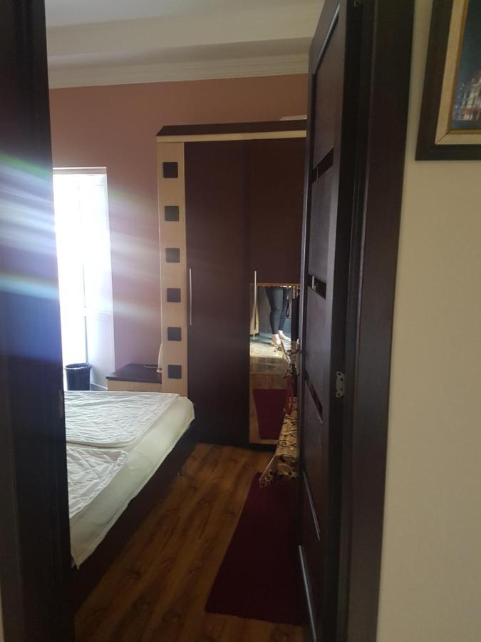 Guest House 2 Floor バトゥーミ エクステリア 写真