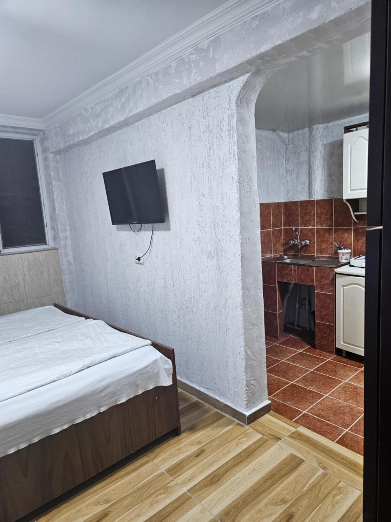 Guest House 2 Floor バトゥーミ エクステリア 写真