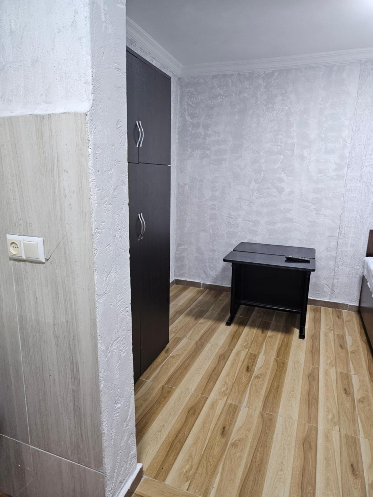 Guest House 2 Floor バトゥーミ エクステリア 写真