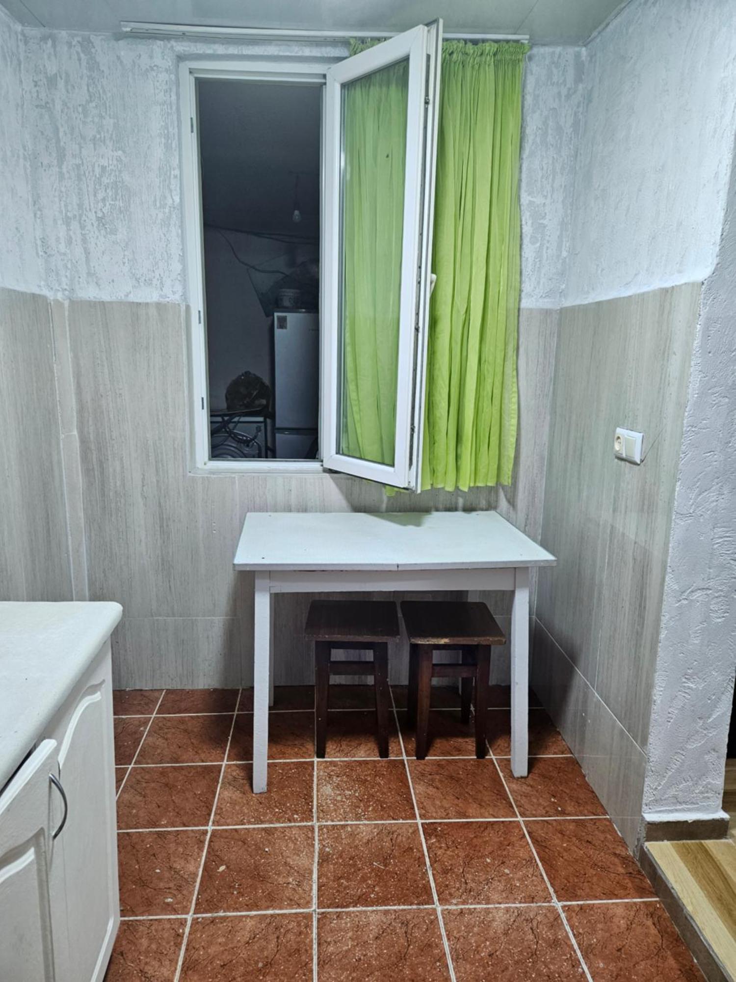 Guest House 2 Floor バトゥーミ エクステリア 写真