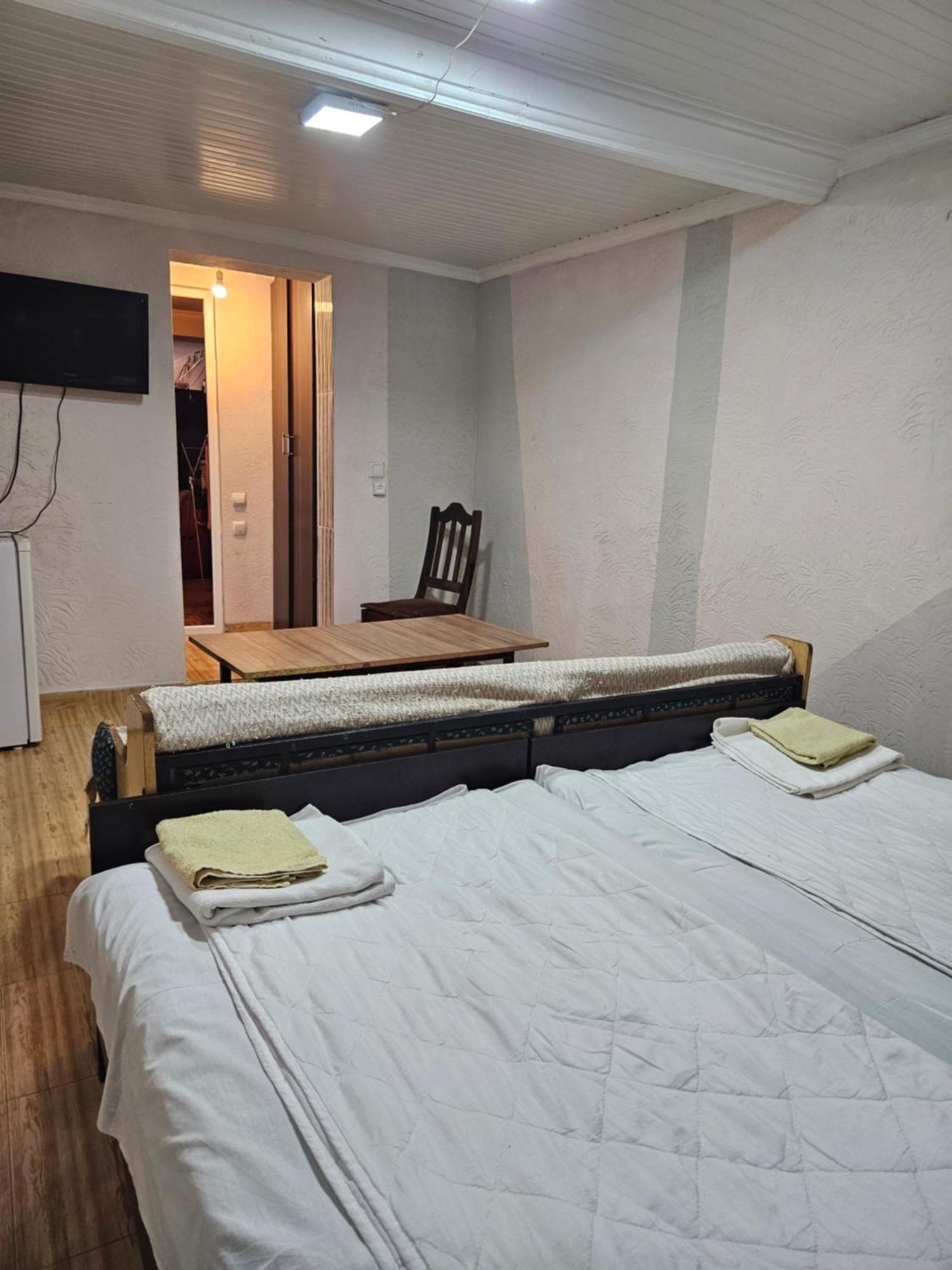 Guest House 2 Floor バトゥーミ エクステリア 写真