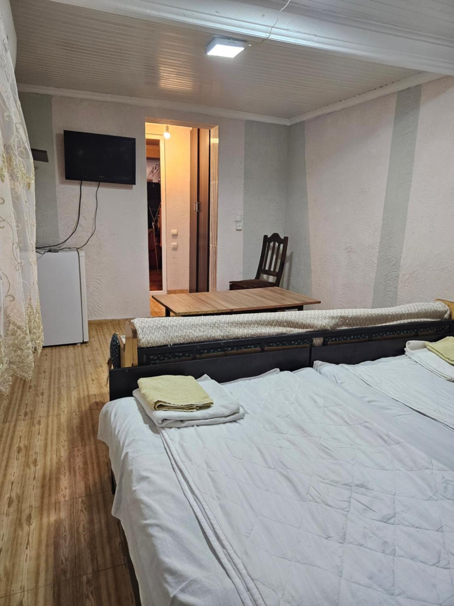Guest House 2 Floor バトゥーミ エクステリア 写真