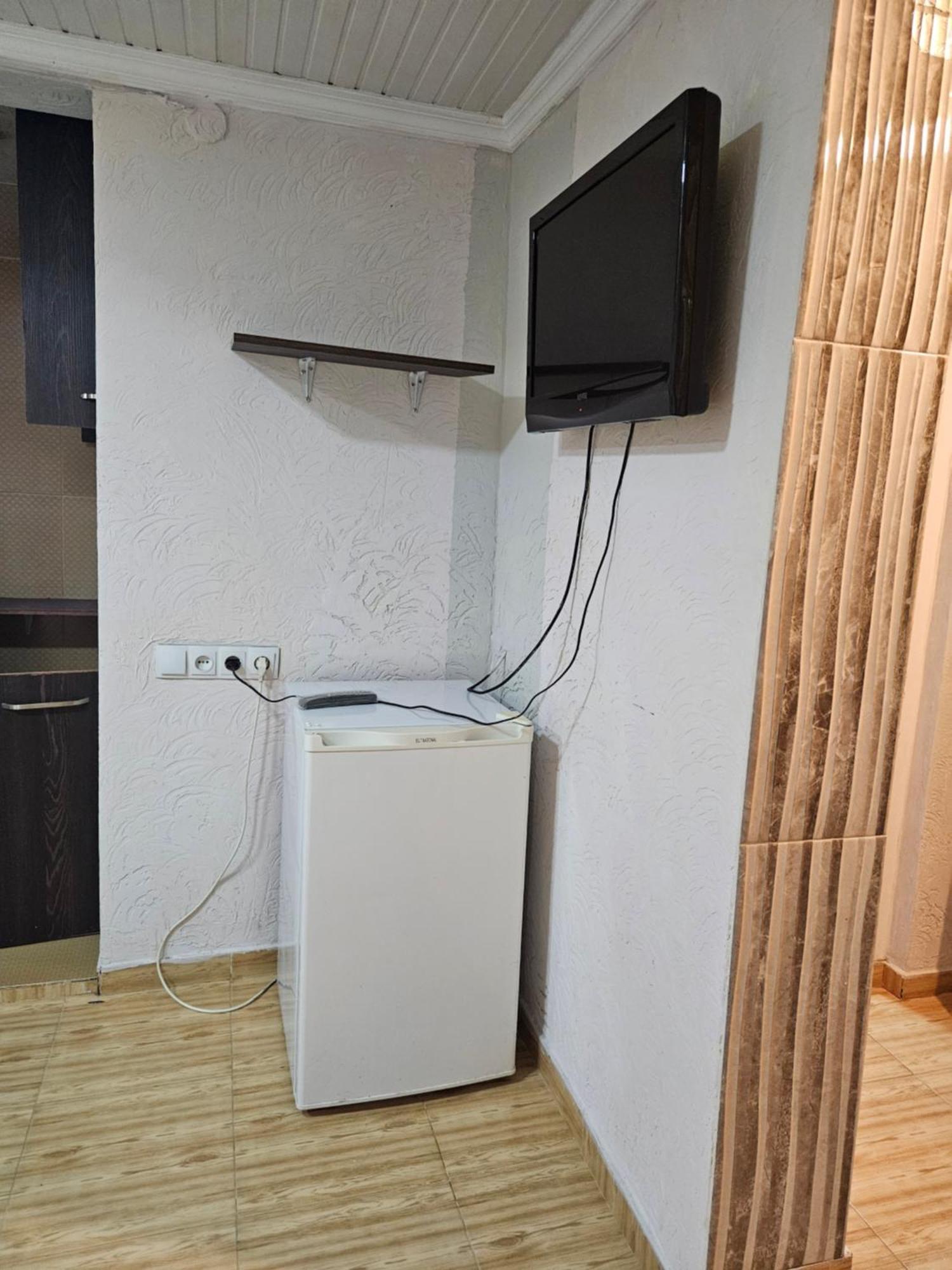 Guest House 2 Floor バトゥーミ エクステリア 写真