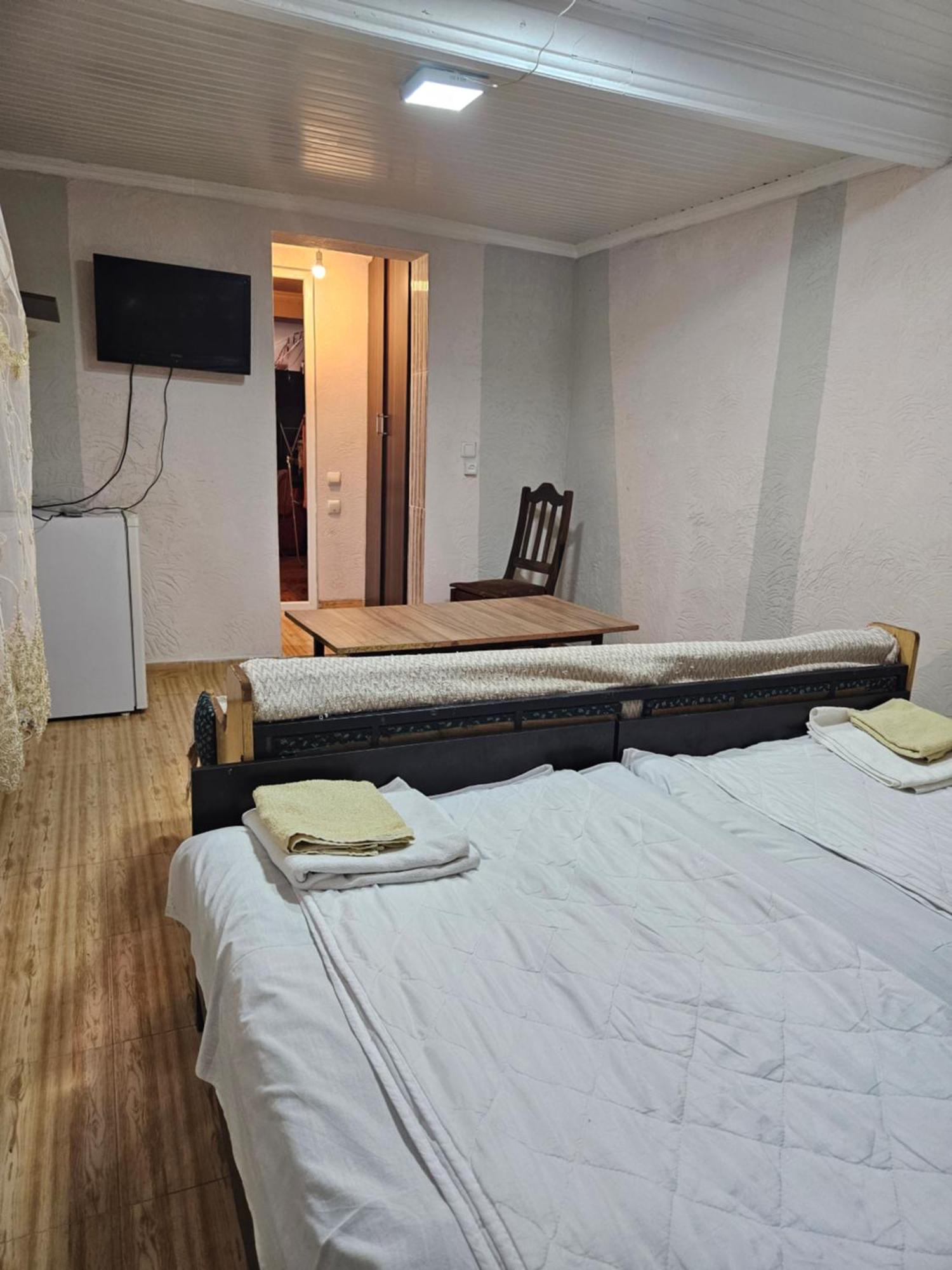 Guest House 2 Floor バトゥーミ エクステリア 写真